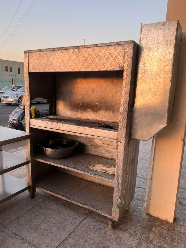 غراض مطعم للبيع استخدام قليل
عارضة تركي استخدام شهر 
ميز ستل ستيل عدد 2
سنك سياحي ستل ستيل 
منقلة 
العنوان بغداد الجديدة 
للتواصل ***********
