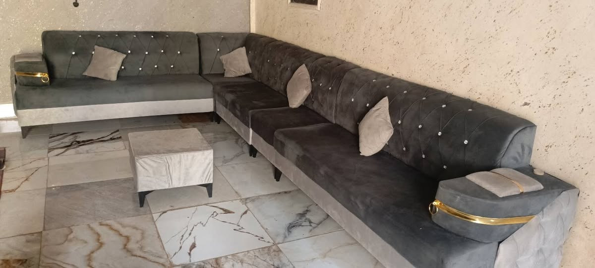 سلام عليكم ديوان البيع العنوان حله السعر ب ٣٠٠وبي مجال الرقم***********
