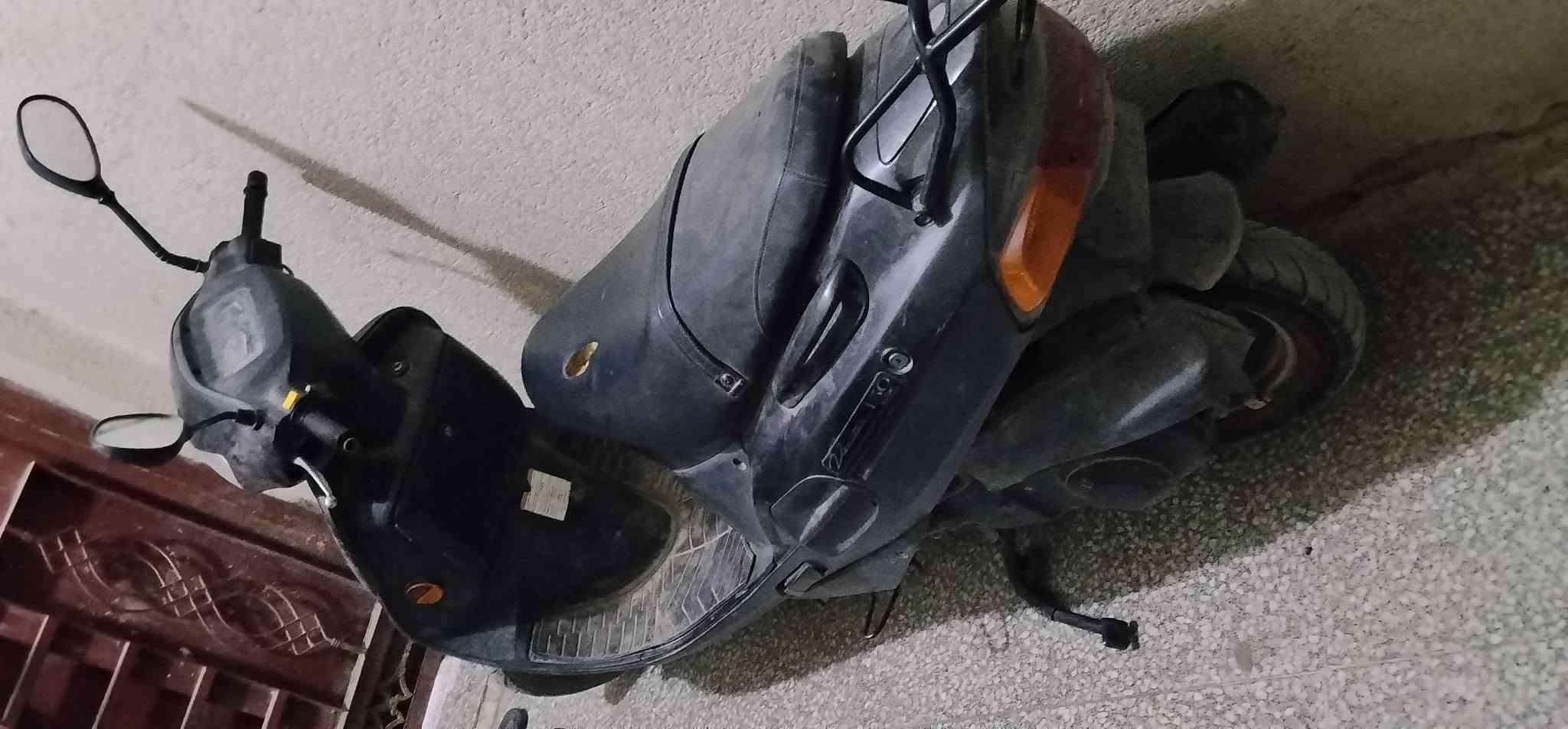 سلام عليكم دراجه للبيع لكزز للبيع مكانه ناصريه مركز رقم *********** جديده بس مامغسوله مكينه مامفتوحه
