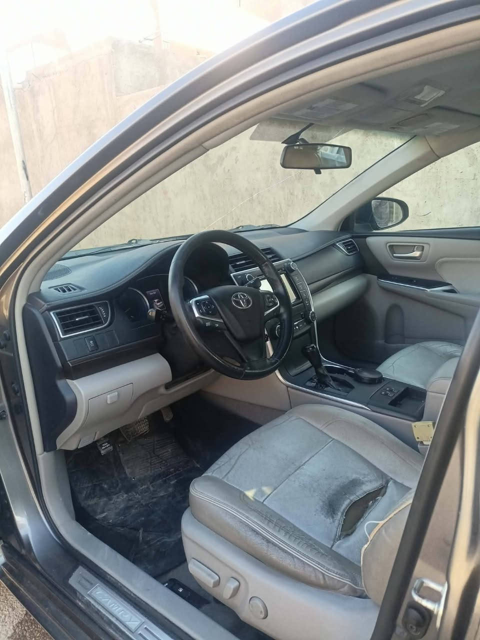 السلام عليكم كامري 2017للبيع سيارة حلوة فول مواصفات السعر 130وبيهة مجال تفاصيل الاتصال على الرقم ***********
