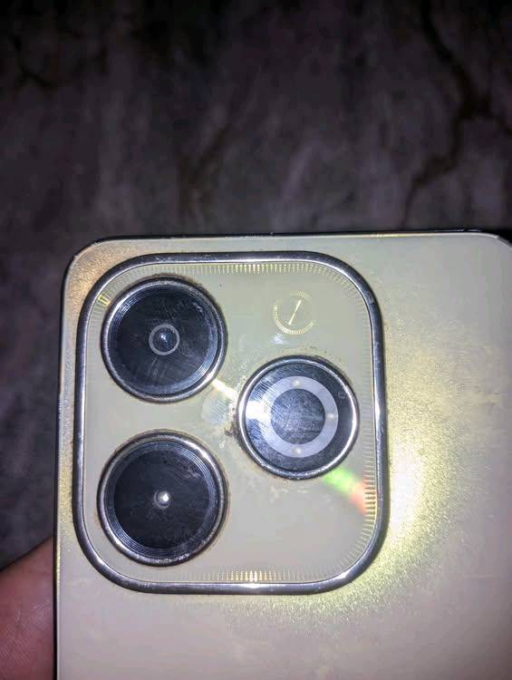 Infinix Hot 40i.كامراه 50ميجا بكسل كاميرا نضيف بس يردادله لزكه موبايل ماكو توصيل واكو مرواس
شنو سعة التخزين والرام بالضبط بالجهاز؟ وهل هو Infinix Hot 40i نسخة شكد (64/128 وكم رام)؟: 
125
شاشة الجهاز مكسورة حسب الصور: اللمس شغال طبيعي لو بيها مناطق ما تستجيب/خطوط/سواد؟: 
لا ليس مكسوره اللمس شغال 
البطارية والشحن شلونهن؟ هل يشحن طبيعي وما بيه مشاكل بالبطارية أو السخونة؟: 
نعم الاتصال على الرقم هذا 770 347 7181
