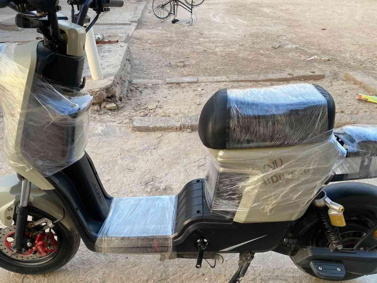 دراجه شحن جديده
مستعمله قليل كلش 
نضيفه كلشي شغال بيها كهربائيات كله شغاله 
مكان بصره ابو خصيب البهادريه
*********** 
السعر ٤٠٠
