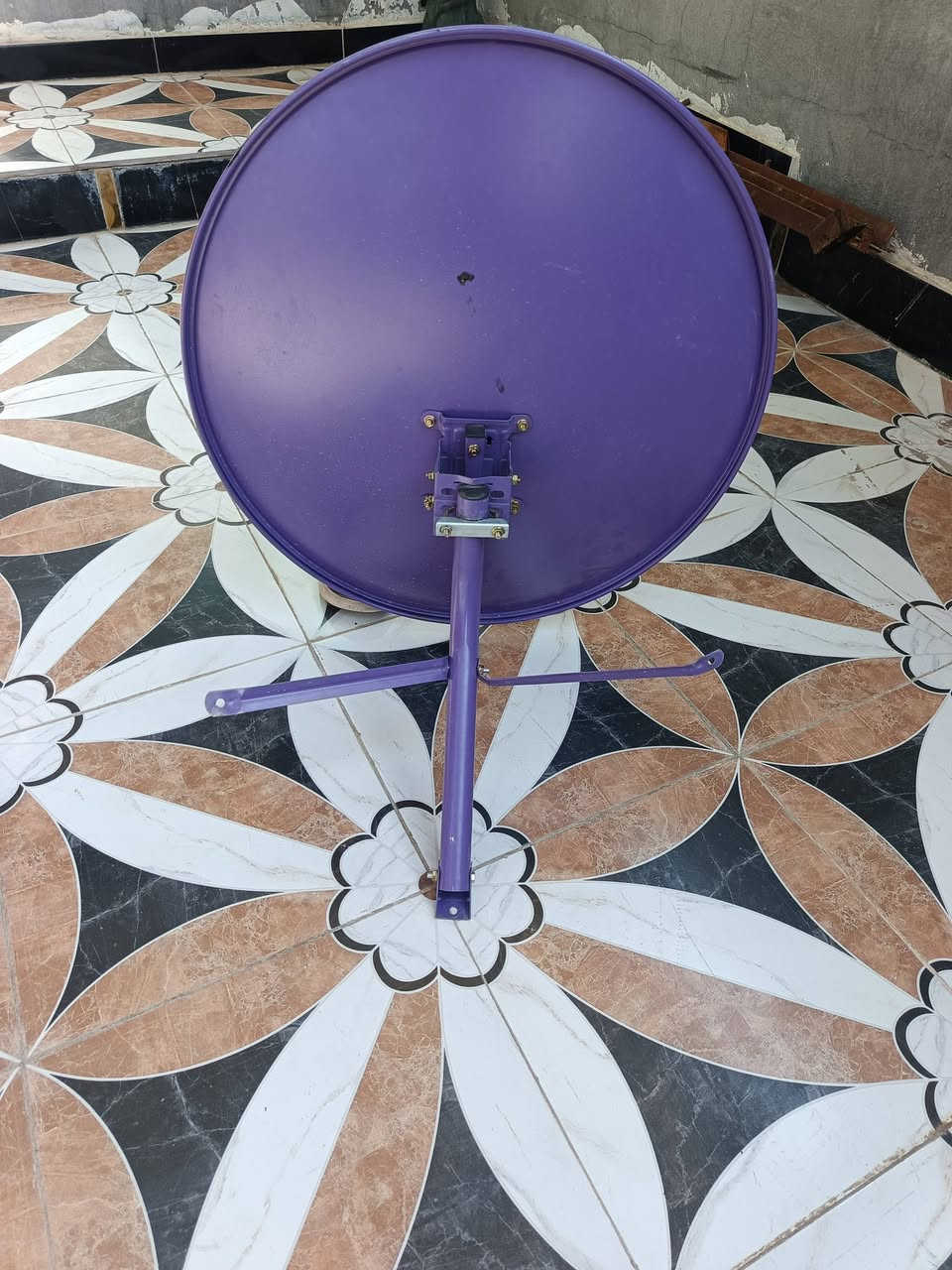 صحون شبكة TeleSat عدد (2) للبيع، نظافة فول وأخو الجديد، كاملات وما بيهن أي نقص ولا عيب.
​السعر قليل وقريب على البلاش للي يريد يشتري ويستفاد، والشرّاي الجاد ما نختلف وياه.
​المكان: بابل - جبلة.
​للتواصل، يرجى المراسلة على الخاص
