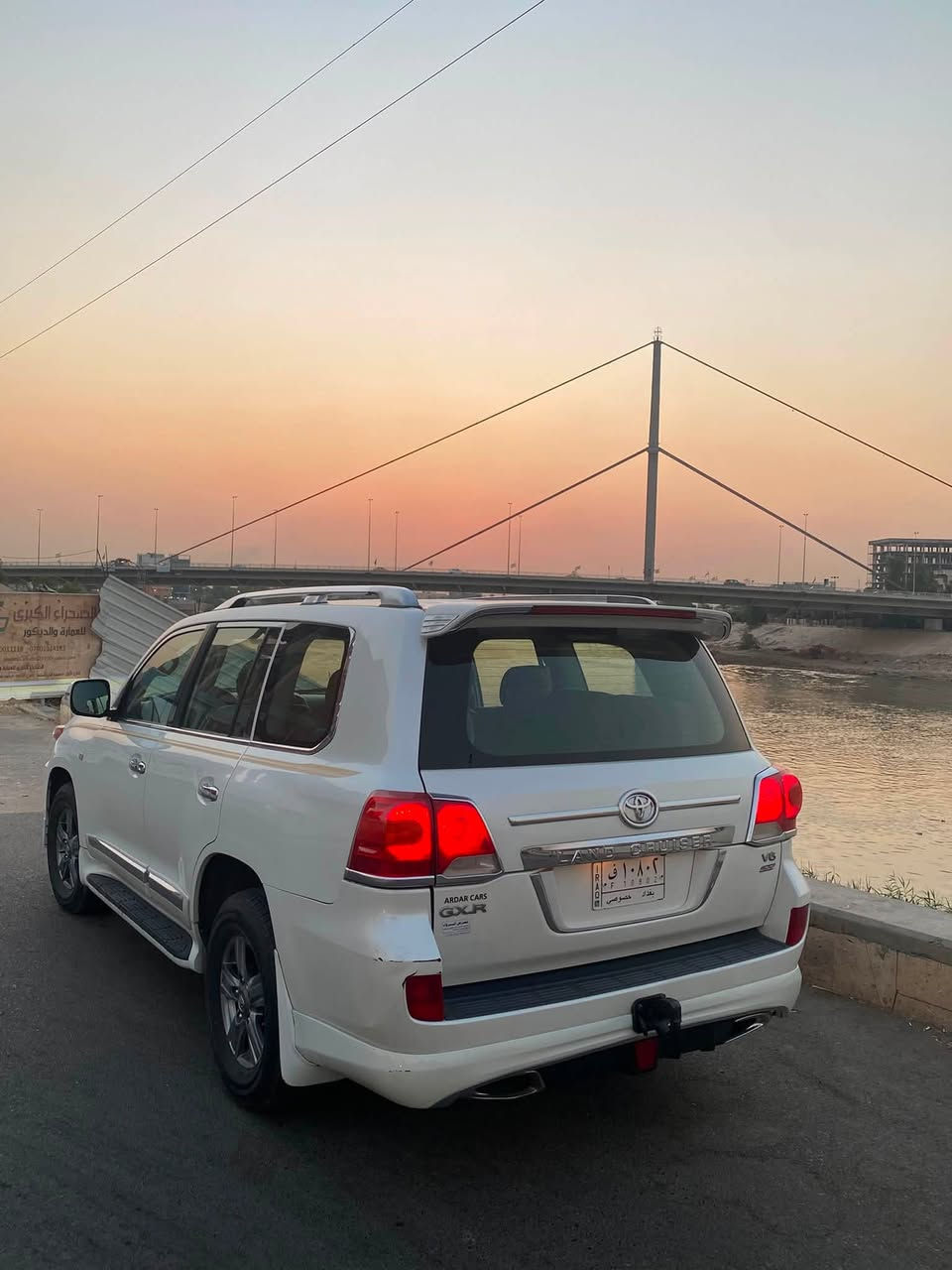 لاندكروز 2008 محدث 2015 
GXR V6 
السيارة نظيفة 
بيهه صبغ نص الباب باب خلف الصدر 
وبارد بسيط قريب ع بك لايت 
السيارة كاملة والكمال لله 
ماشية 380 
كير ومحرك مكفولات 
السعر 250 وبيهه مجال بسيط 
مكانهه بغداد العطيفية
***********
