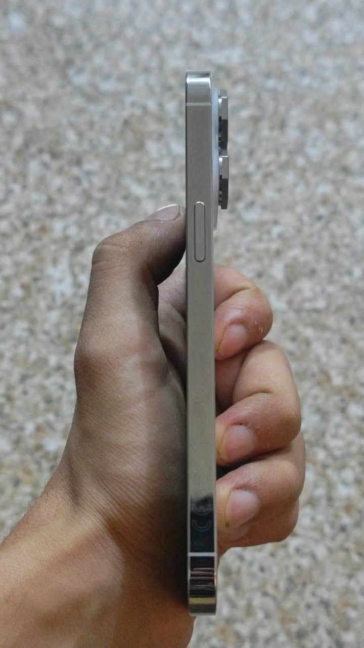 📱 آيفون 14 Pro Max
⚡ نسبة البطارية: 84% الجهاز وتر بروف 
ز الذاكرة: 128 جيجابايت
✨ النظافة: 95% (جهاز نظيف جداً وأخو الجديد)
💰 السعر:850 ألف دينار عراقي فقط!
مكاني بغداد الكاظمية 
رقمي : ***********
