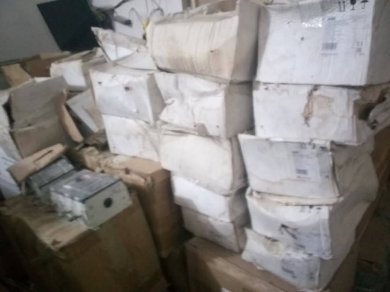 سلام عليكم ورحمه الله وبركاته
يوجد لدينا جنج اوفر طفاء وتشغيل 
400 امبير نوع ال ABB يطالي 
جديد باكيت اصلي معه ضمان سنه 
السعر جمله 85 دولار ارخص الاسعار التنافسية 
الاستفسار ***********
خدمه توصيل جميع محافضات العراق 
العنوان بغداد الشورجه عكد النصارى
