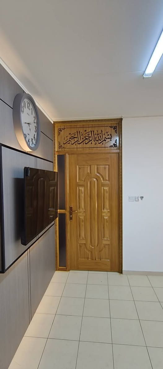 السلام عليكم
تم الإنجاز باب قاطع بين صالة ومطبخ
لشقة الأخ أبو رقيه A501 
أبو سجاد النجار ***********
نجارة عامة
