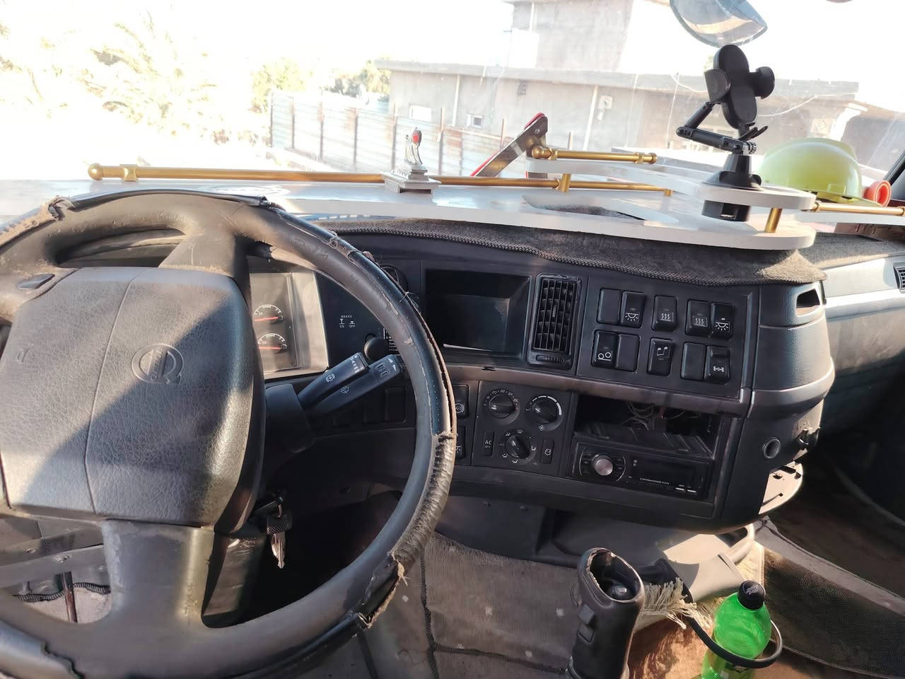 كرين فالفو للبيع رقم ادهوك تحويل مباشر هزه سنويه فحص ما صاقطه محرك ٤٢٠ تبريد ثلج السياره مكفوله من فطر شاصي اكرين بافنكر حجم ٢١ وزن ٧ طن ٦ سلايت اكرين مكفول طول البدي ٧ متر  السعر ٣٠٥ بيه مجال  رقم الهاتف *********** مكان بغداد التاجي
