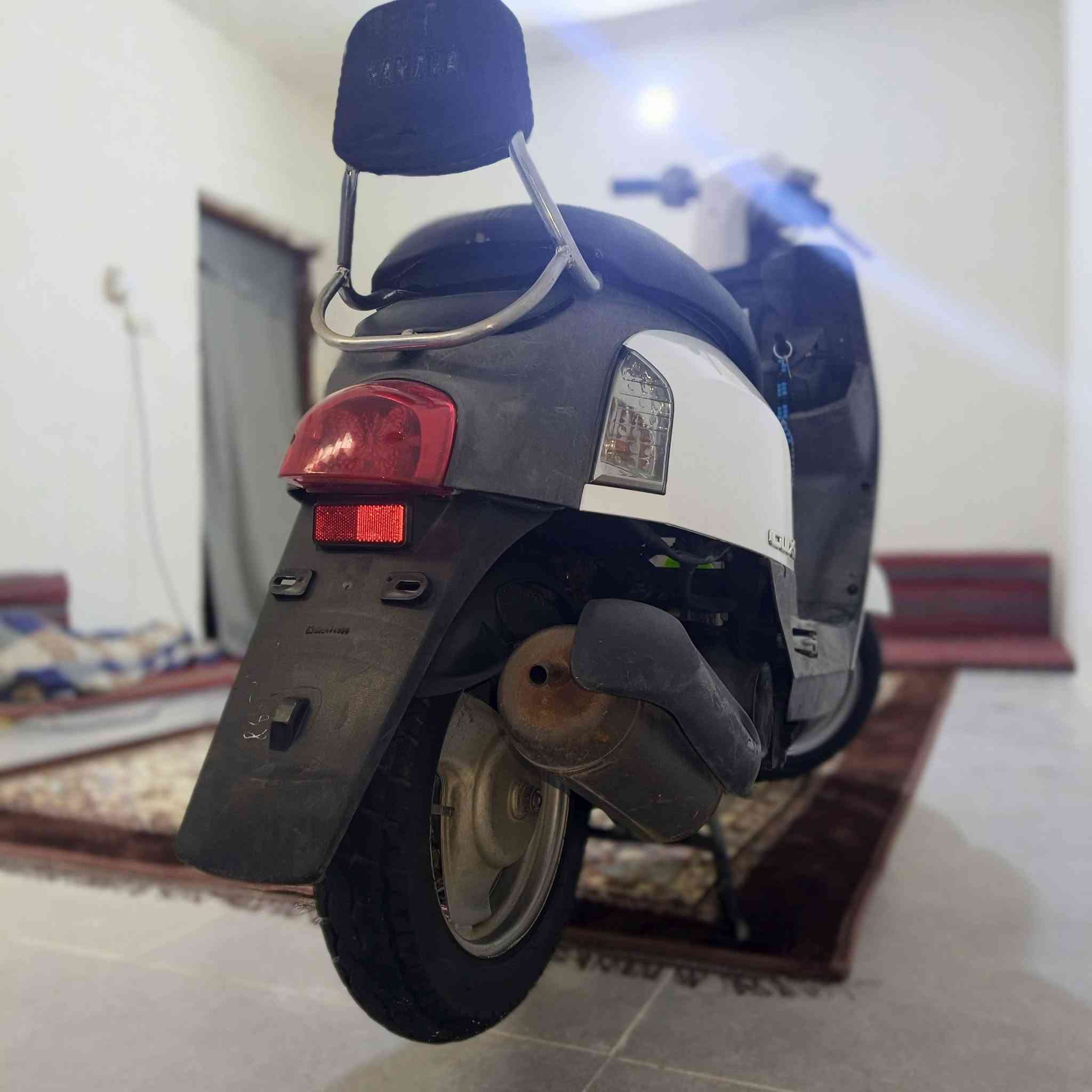 سلام عليكم دراجه ماكس بوليسي بسعر 925 دراجه رمبه  جيب فيتر وتعال افحص محرك ما مفتوح وشلعه ومعدل ونعومه لا تنقيص ولا تبخير  كهربائيات كلشي شغال   بلاديه باله دراجه منزله من رنبه فقط تغير الون اوكفره بلاد موجود الونه اسود  بلادي تخم تاير جديد.وتوه بولشتها بوليش عام  مكاني بصره تقاطع الكزيزه قرب محكمت الكزيزه رقم هــ/*********** متواجد وتساب فقط
