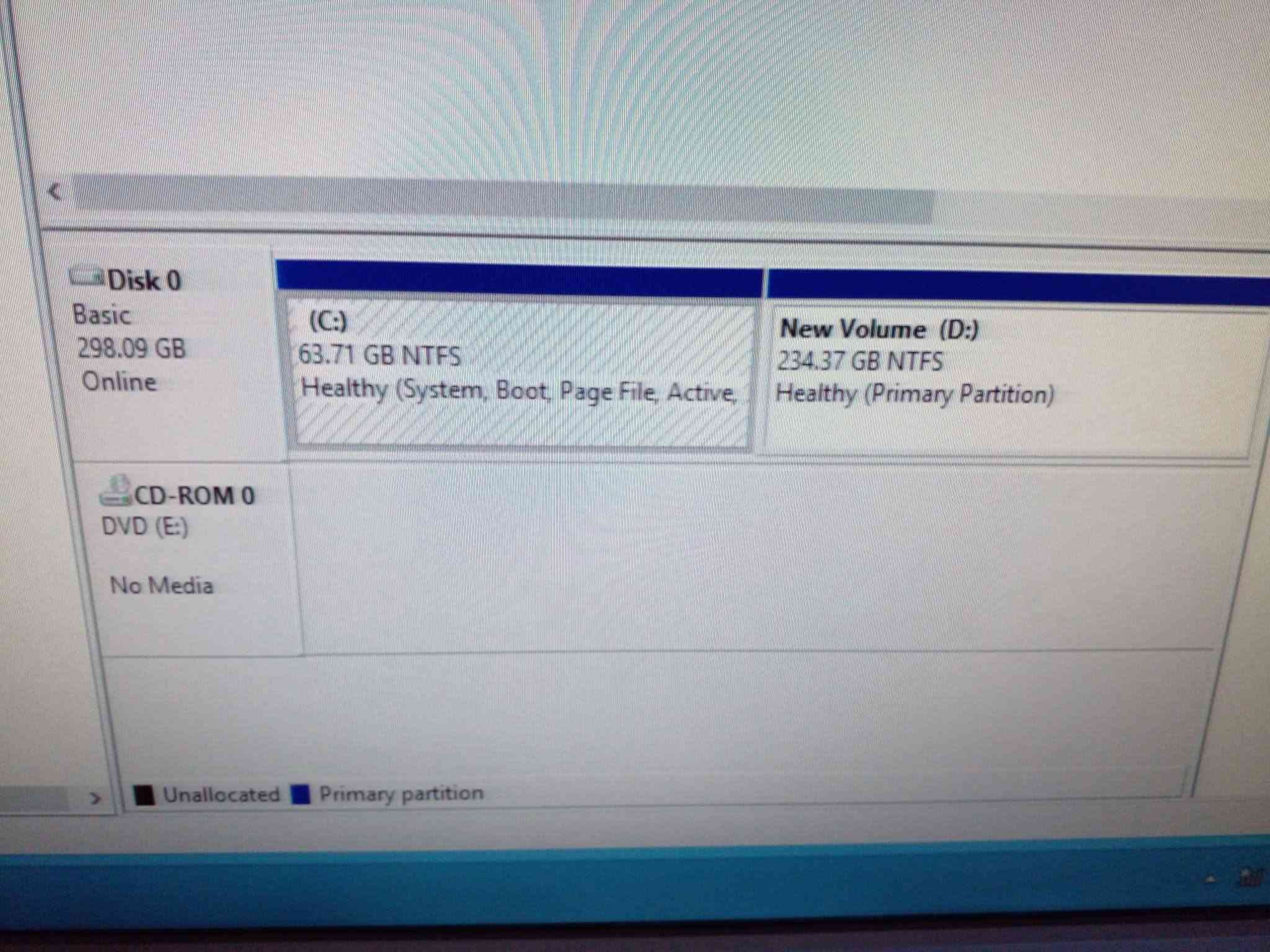 للبيع حاسبة مكتبية سستم DELL  تعمل بشكل ممتاز
شاشة HP  حجم  17
المعالج  انتل  core 2 duo
رام  4G
هارد  320G  HDD 
مشغل اقراص   DVD
ماوس
كيبورد ضوئي
مع كافة الكيبلات  
سعر   55  الف   لايوجد توصيل المكان بغداد شارع فلسطين    ***********

نص مكتوب في الصور:
- System Rating: System rating is not available Processor: Intel(R) Core(TM)2 Duo CPU E8400 @ 3.00GHz 2.99 GHz Installed memory (RAM): 4.00 GB System type: 64-bit Operating System, x64-based processor Pen and Touch: No Pen or Touch Input is available for this Display Computer name, domain, and workgroup settings Computer name: DELL960 Full computer name: DELL960 Computer description: Workgroup: WORKGROUP Windows activation Windows is activated View details in Windows Activation Product ID: 00178-70000-00011-AA011
- Memory Channel Mode = Single Memory Technology = DDR2 DIMM_1 Size = *** DIMM slot empty *** DIMM_3 Size = *** DIMM slot empty *** DIMM_2 Size = 2 GB DIMM_4 Size = 2 GB Processor Information Processor Type = Intel(R) Core(TM)2 Duo CPU E8400 @ 3.00GHz Processor Speed = 3.000 GHz Processor Bus Speed = 1.333 GHz Processor L2 Cache = 6 MB Processor Id = 1067A Microcode Version = A07 Multi Core Capable = Yes (Dual) SMT Capable = No 64-bit Technology = Yes (Intel EM64T) PCI Information SLOT1 = {Empty} SLOT2 = {Empty}
- Manufacture Date = 06/10/2010 Ownership Date = 08/11/2010 Memory Info Memory Installed = 4 GB Memory Speed = 800 MHz Memory Channel Mode = Single Memory Technology = DDR2 DIMM_1 Size = *** DIMM slot empty *** DIMM_3 Size = *** DIMM slot empty *** DIMM_2 Size = 2 GB DIMM_4 Size = 2 GB Processor Info Processor Type = Intel(R) Core(TM)2 Duo CP
- Disk 0 Basic 298.09 GB Online (C:) 63.71 GB NTFS Healthy (System, Boot, Page File, Active) New Volume (D:) 234.37 GB NTFS Healthy (Primary Partition) CD-ROM 0 DVD (E:) No Media Unallocated Primary partition