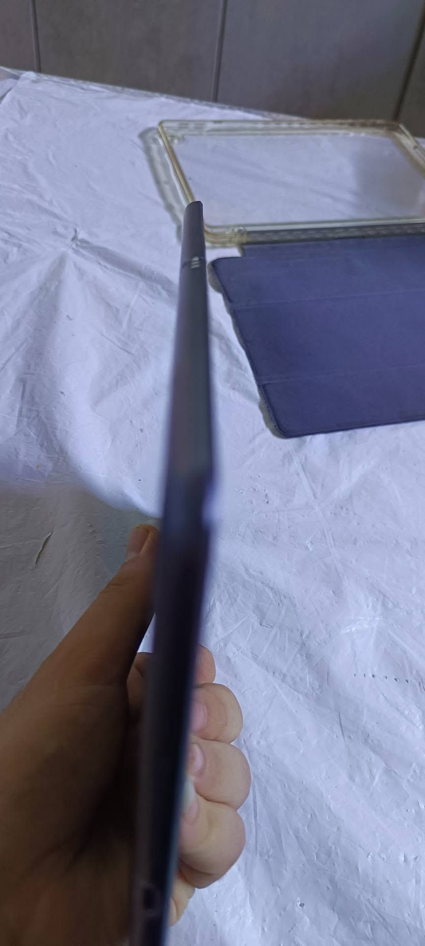 سلام عليكم ايباد 9  اذكره 64 جهاز مكفول كفاله عامه شرط الفحص وين ميعجبك مدكوك حاسبه مثل ما موضح بالصوره كله نورمال كلشي ما مبدل بي عيبه الوحيد هاي اللثمه الصغيره كلش بالطرف وابد ما مأثره على شي مكبره بالصوره بالحقيقة حيل صغيره سعر 195  وبي مجال بسيط للشراي وخادم للطيبين رقم واتساب ***********
