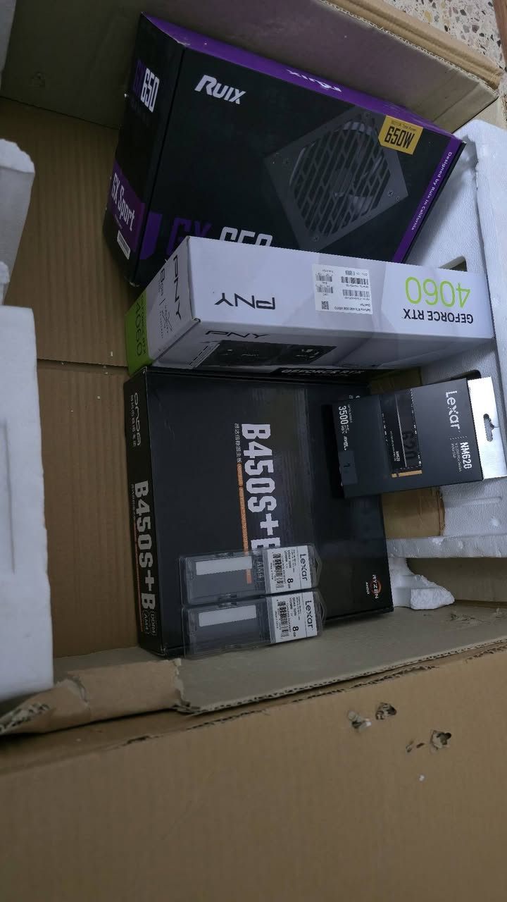 السلام عليكم
CPU: R5 5500 مبرد هوائي

GPU: RTX 4060 8GB PNY DUAL نضيف جداً اقصى حرارة 67 

RAM: 16 8×2 DDR4 3200MHZ LEXAR 

M.2: 1TB GEN 3 3500MB/S LEXAR

PSU: 650W RUIX BRONZE 80+

M.B: ONDA B450+B DDR4

CASE: 6 FAN FSP 

اخوان الكيس نضيف جدا وبدون مشاكل و نضيف استعمال شخصي للالعاب الجامه الامامية موجوده الكرت حرارته 67 تحت الضغط كراتين القطع موجوده كلهن و مع الكيس انطيك ماوس و كيبورد 

سعر الكيس : مليون و ٢٠٠ بيه مجال بسيط جداً شباب مجال بسيط مو ٢٠٠ الف 
مكاني بغداد الاعلام اذا تريد توصيل نتفاهم 
للتواصل على الواتساب : ***********
