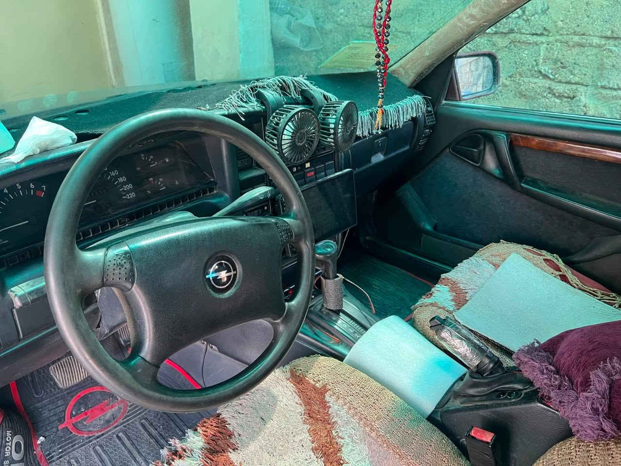 سيارة أوبل أوميكا صندوق موديل 1993 أسلايت كير أوتوماتيك جام الابواب  الأمامية كهربائي
حجم 20/ اربيل رقم وسنوية جديدة 
صاحب السنوية هو صاحبها  سعرها 41$ وبيها مجال بسيط للطيبين رقم صاحب السيارة ***********
