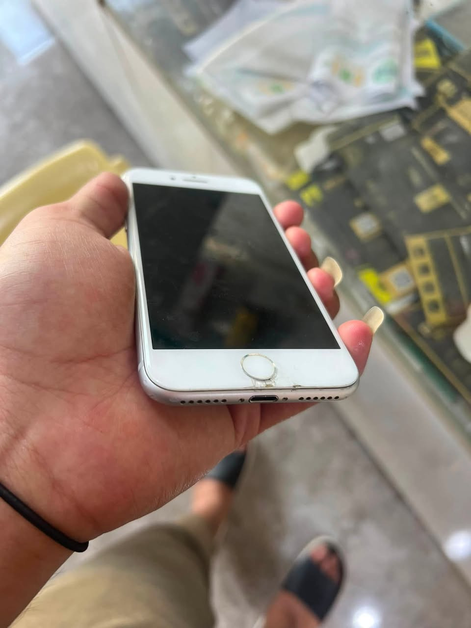 السلام عليكم أيفون 8

ايت عادي 

ذاكره 64

بطاريه 65

ع وضع لشركه مكفوول 

بي شخط من يم لدكمه 

سعره ٨٥

مكاني ابو غريب حي الرساله 
***********
***********
