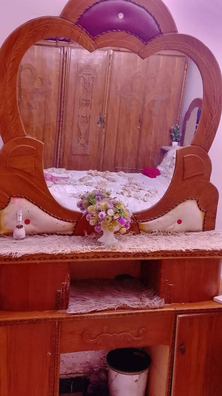سلام عليكم غرفة نوم للبيع للاستفسار الاتصال على الرقم ***********
