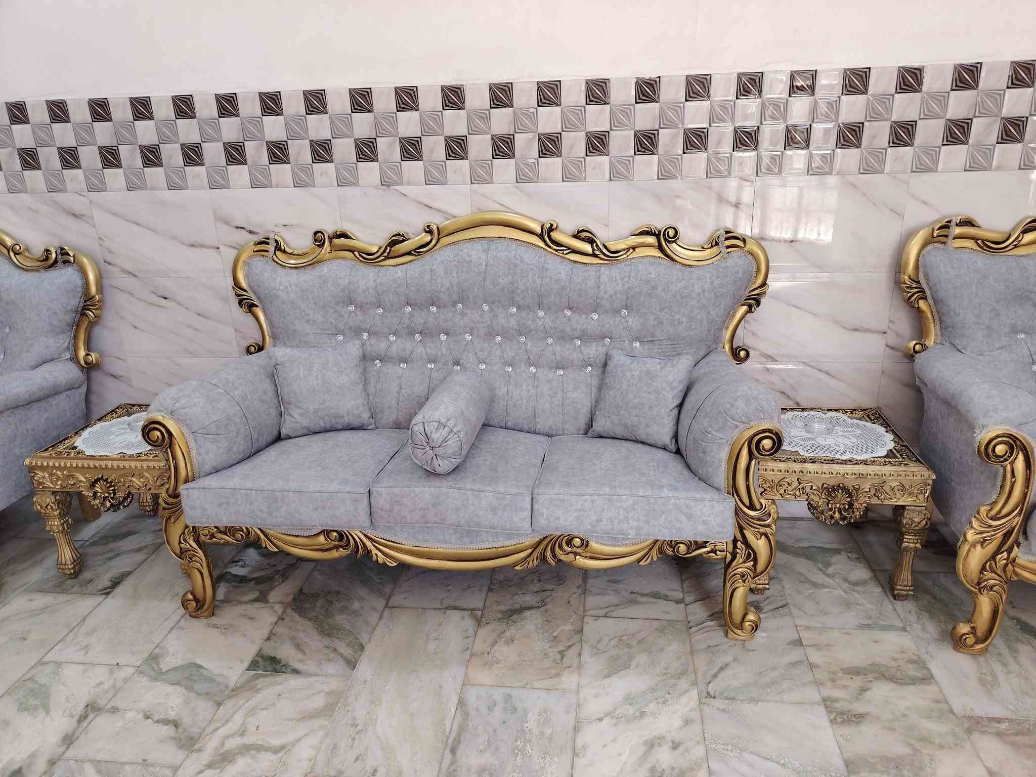 للبيع تخم كامل مع طبلات
🪑 10 مقاعد تخم
مع 3 طبلات 
✨ النظافه ١٠٠٪
💰 السعر: 600 ألف
📱 للتواصل واتساب:
***********
