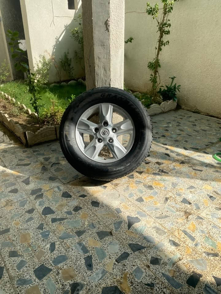 سلام عليكم اخوان اطارات لاندكروز ستينية للبيع جديدات كلش اطاراتهن دلوب اصلي ياباني السعر اتصال ***********
