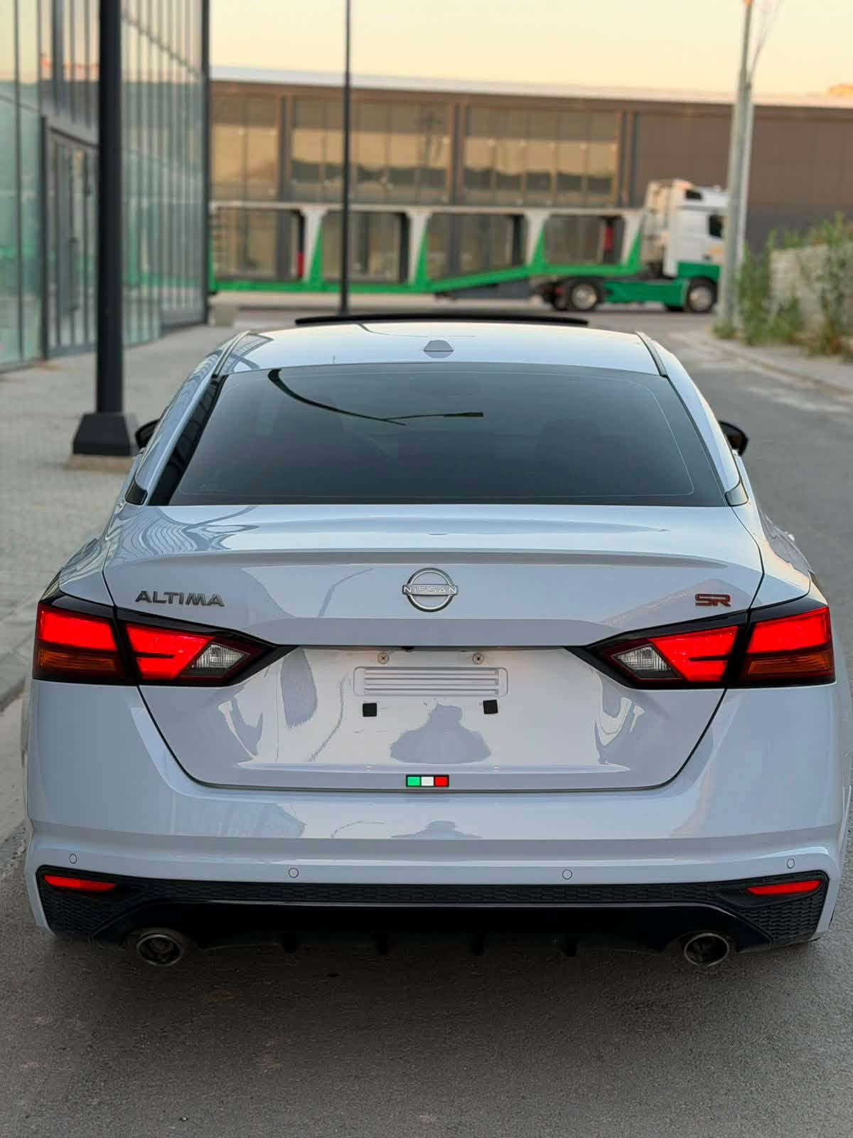 Nissan altima SR plus
فول مواصفات 
موديل 2024 
۲٦ هه زار ڕۆشتوە 
26 الف ماشيه 
تەنها چەمەلەغی لای سایق بۆیاخە 
ڕەسمی دەعم دانراوە 
ايرباك سوكان ته قيوه 
ايرباك ستيرن طاك 
فقط جاملغ السايق صبغ بدون دواخل 
صور الحادث بلمنشور 

‎رقم كاتي تترقم شمالي 
عنوان -سليمانيه 
***********
