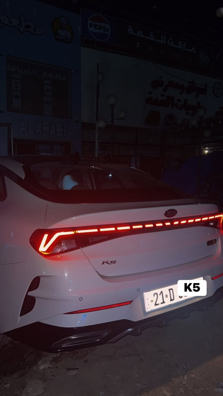 K52021nim
فول مواصفات 
ملاحظاتها 
بيها الباب الأمامي عكس السايق صبغ اثر طخة دراجة وبارد كد شبر
عنوانها بغداد ابو غريب
رقم***********

نص مكتوب في الصور:
- K5