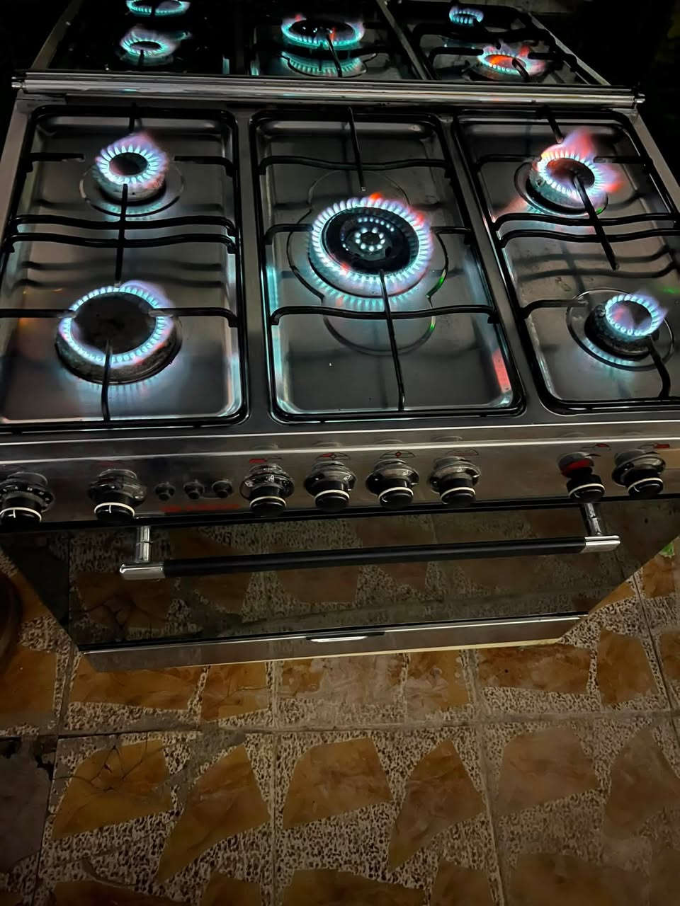 طباخ فريش للبيع شغال تواصل *********** وتساب
