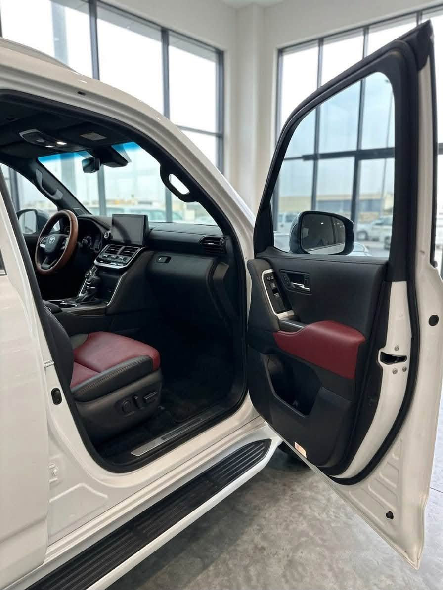 لاندكروزر VXR • ٢٠٢٢ • ٧٦ الف كم