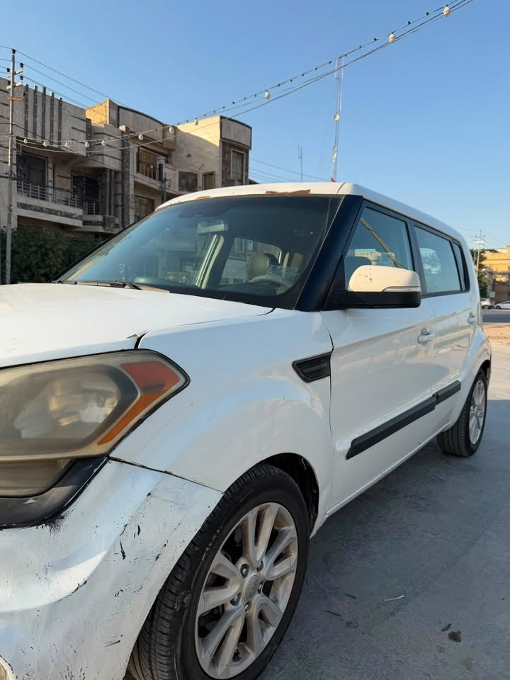 Kia سول 2012
142 مايل 
السياره طابه هزه قبل فتره 
بسمي ومداور ثاني يوم 
حادثها مال امريكا جاملغ وبنيد 
والجاملغ الثاني مضروب بل عراق 
والسياره مطخطخه من الجوانب 
شاصيها ملحوم من جوه السياره 
والسياره مواصفات السول الامريكي معروفه مكينه 2000 دوش اوتماتيك 
مكينه مبدل جديده 
تبريد ثلاجه السياره  كير ومكينه 
سليمات 
السعر ٧٠ ورقه وبيها مجال 
***********
