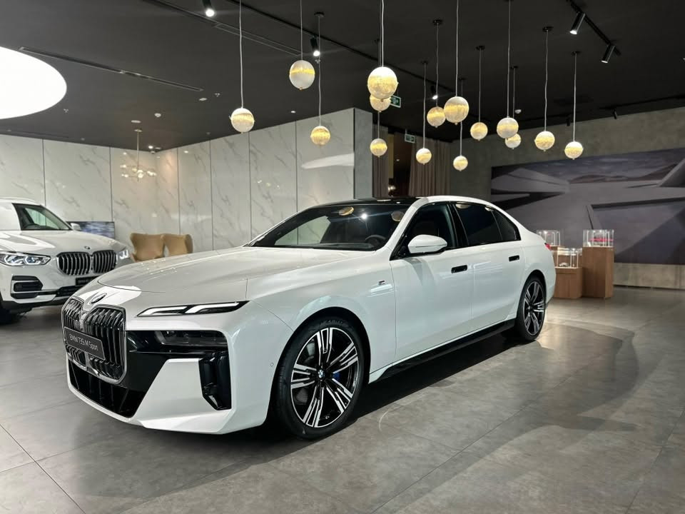 BMW • حجم٢١ • موديل٢٠٢٥