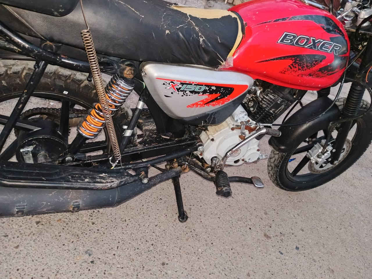 سلام عليكم بوكسر موديل 21بدون اوراق
دراجه شلعه معدل ما بيه اي نقص زوج تايرات جديد 
عليه اليتات بومه دراجه تأخذه بس سوي شخاطه مال سلف
فقط هاي دراجه شوفت عينك جديده ما متعوبه سعر 850
وبيه مجال حك جيبه مكاني بغداد 
رقمي ***********واتساب فقط
