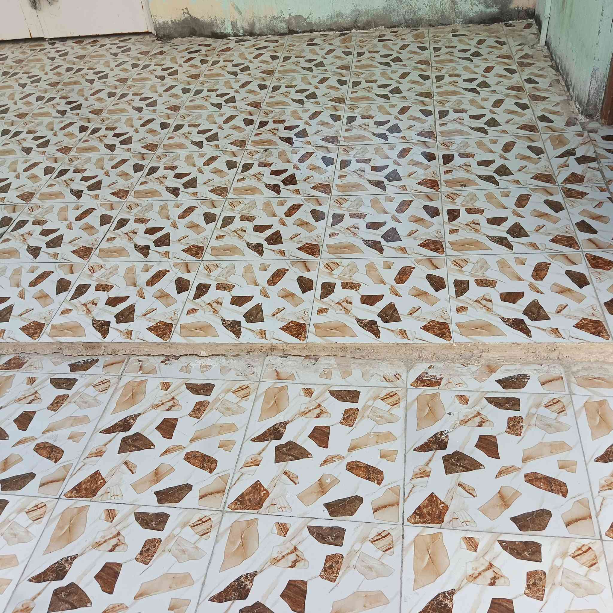 السلام عليكم بيت 200متر نزلت ال بيده 38 وبي مجال ***********
