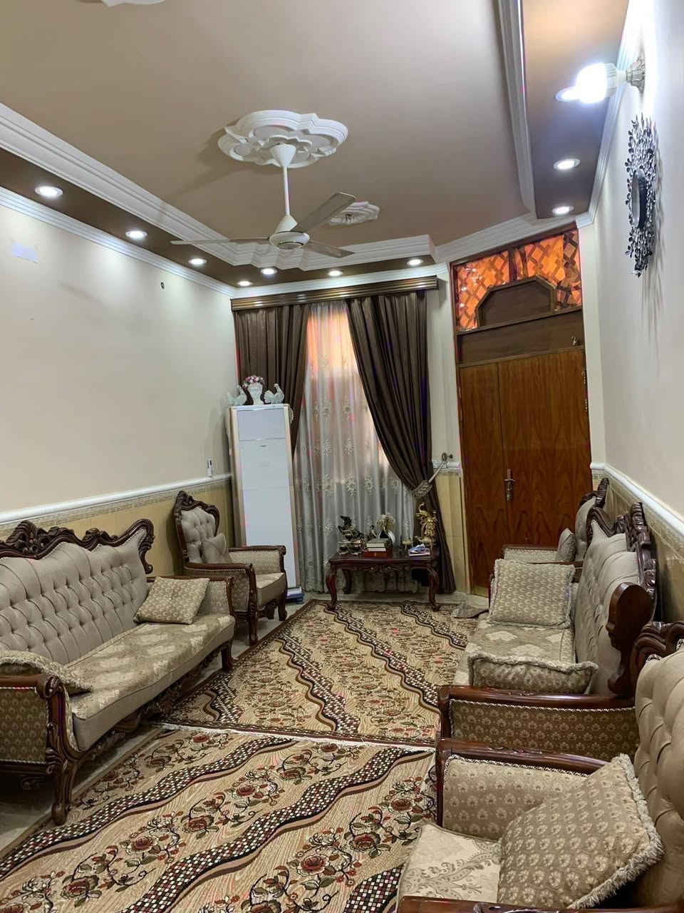 يوجد بيت للبيع مساحه 150 متر واجهه 7 ونص ونزال 20 بالهياكل العمداء موقع جيد جدا نافذ على شارع 60 وعلى شارع 20 
تفاصيل البيت
الطابق الارضي صاله ومطبخ وحولي وغرفة نوم وصحيات معزولة ومنور كبير
الطابق الثاني غرفتين نوم كبيره وصحيات معزولة وحولي وسطح يصلح يكون غرفه اذا تريد تسويها 
الارضيه مرمر واجهه حجر ومرمر  البيت بحاله جيده جدا كامل مابي اي نقص 
بيت فارغ واستلام مباشره 
السعر 360 مليون بي مجال
للاستفسار اكثر الاتصال على الارقام التاليه 
***********
***********
***********
او مراجعة مكتب اللجين للعقار الكائن في الغزاليه الهياكل العقداء شارع 60  مجاور اسواق الباشا
