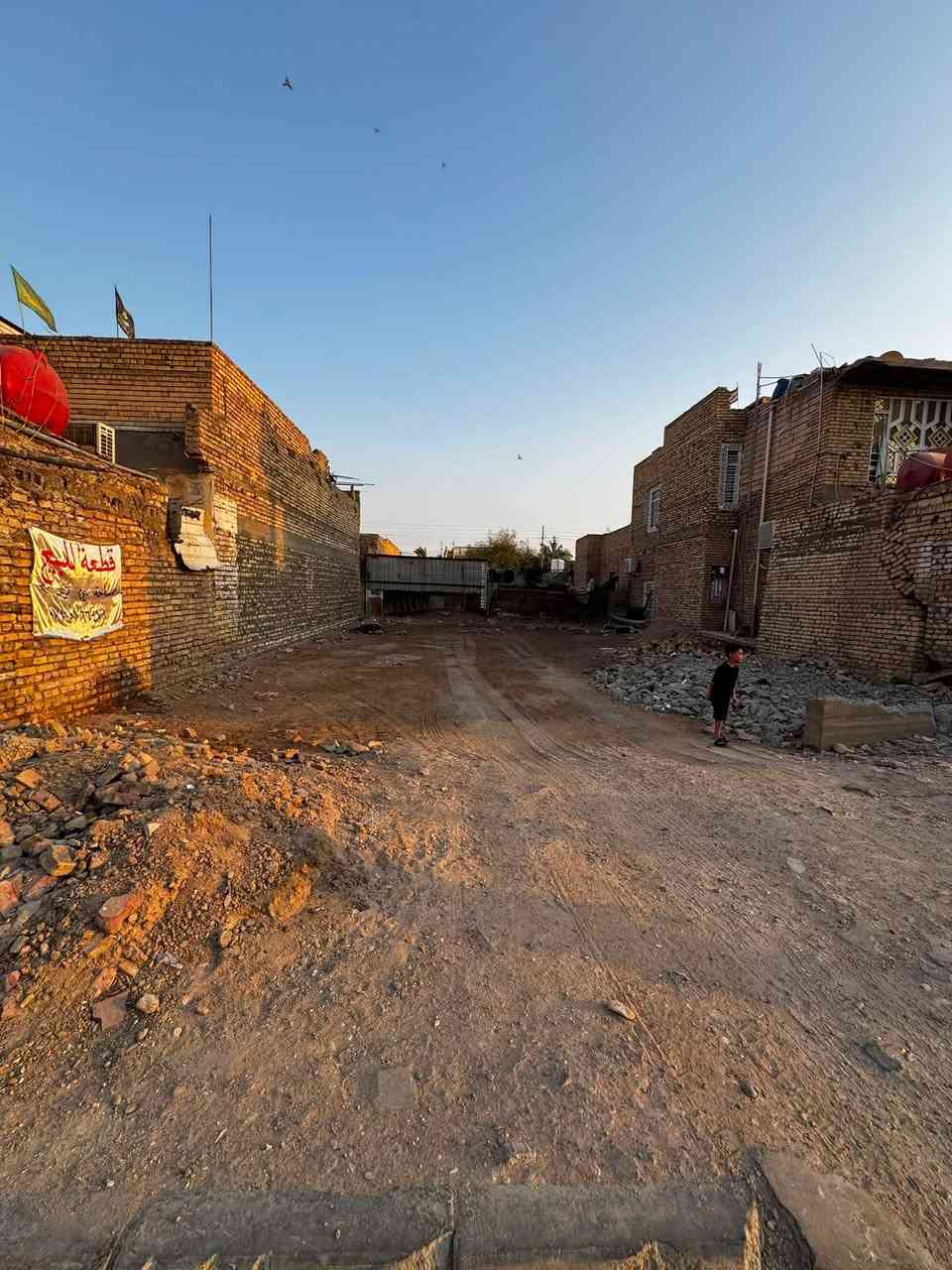 قطعة 240 متر تجاريه  مكانهه ابورمانه العوفيه نهايت الشارع القريب ع سايدين ابورمانه الواجهيه 12 والنزال 20 
الاتصال ***********‬
