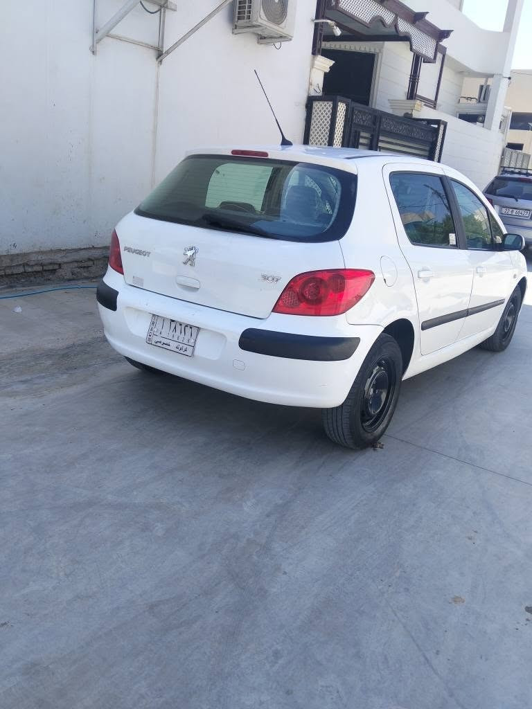 سلام عليكم بيجو للبيع 2006 سنوي مشروع وطني بيه بطاقة بانزين بيه صبغ نص باب او شبر باب صندوك فقط كير محرك بل شراط مامفتوح ماشيه 180تبريد تدفه كل شغال سعر 68 او بيه مجال وهاي رقمي *********** كركوك, العراق
