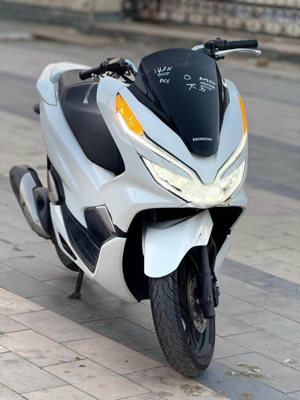 للبيع دراجه pcx  جيل ثالث بصمه الحديث  يوماهاالاصلي  مكينه 150 حساس حرف A نوزل خطين ستان كهربائي ماشيه14 الف زيرو الدراجه مال بيت حساس ازدحام دراجه جديده  حساس شلعه معدل خير من الله دراجه تتعب تكول جديده مال جناي  مكان بغداد الكرخ السعر 14 ونص$$ وبيهه مجال والاستفسار *********** بغداد, العراق

