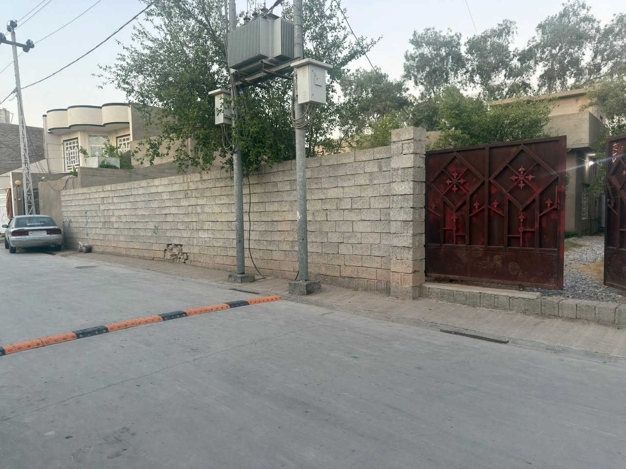 بيت للبيع 🏡

📍 الموقع: السكك_قريب على الناحية 
💎خدمات ماء كهرباء تبليط 
📐 المساحة: 500 متر مربع
📏 الواجهة: 23 متر
📏 النزال: 27 متر
💰 السعر: 145 مليون وقابل للتفاوض

للاستفسار والمراجعة التواصل معنا.***********_***********واتساب اتصال 📞
