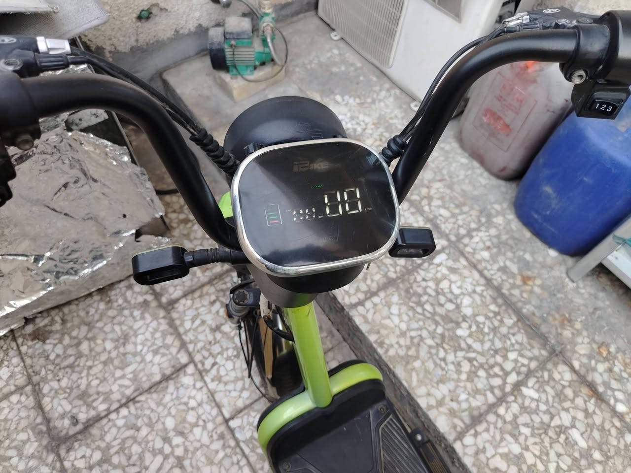 السلام عليكم دراجه شحن جاهزه من كل شي موديل ٢٥ بطاريات عدد ٥ اطارات جديده 
للبيع السعر ٢٥٠ الف .. وبيها مجال
مكاني الكرخ حي العامل.. *********** مع وات ساب
