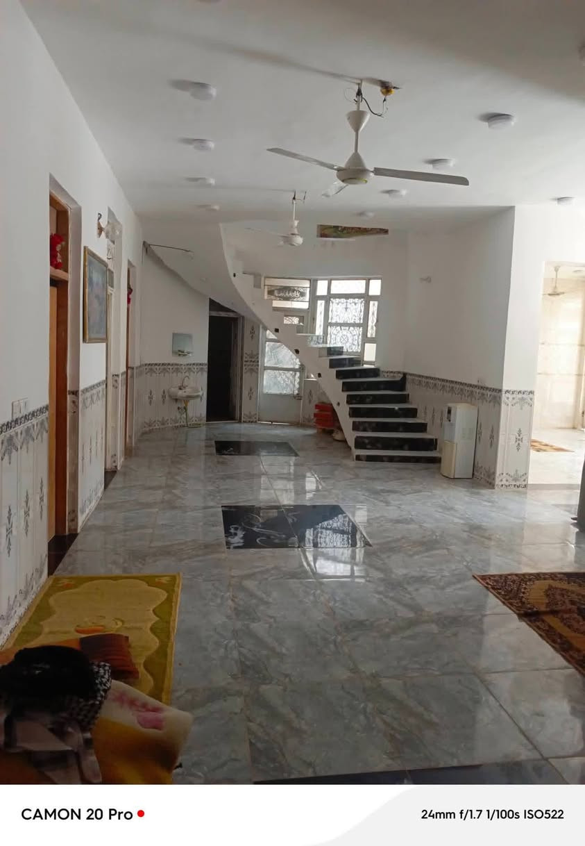 بيت للبيع المتنبي شارع ستاد طلال المساحه الكليه ٣٠٠ البيت طابوق بناء حديث الاستفسار الاتصال على الرقم ***********
