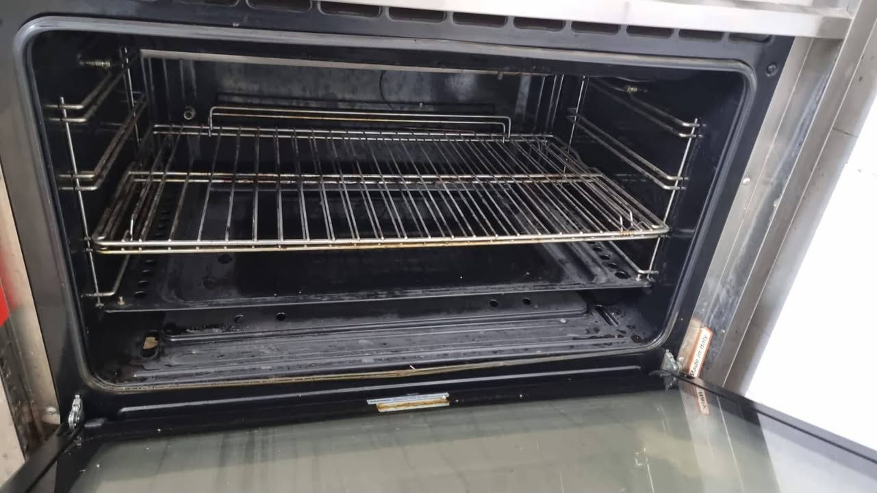طباخ للبيع أيطالي نظيف جدا المكان بغداد المنصور ***********
