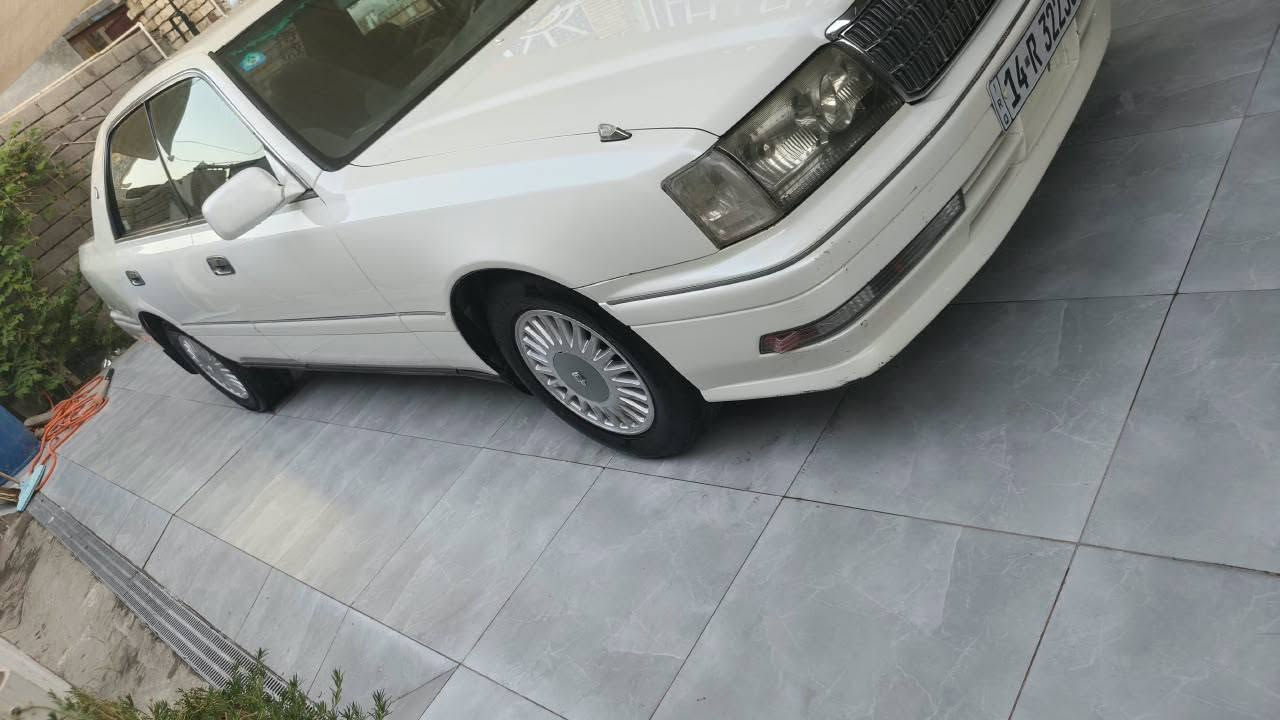 السلام عليكنم راس ثور فلات مديل 2000 مكينه 2500جديده تبريد ثلج حداده جديده تخم تاير  رقم بصره بسمي سياره جاهزه ما نقصه برغي ترايك وين ما يعجبك السعر 85وبيه مجال وشراي يتصل على رقم ***********
