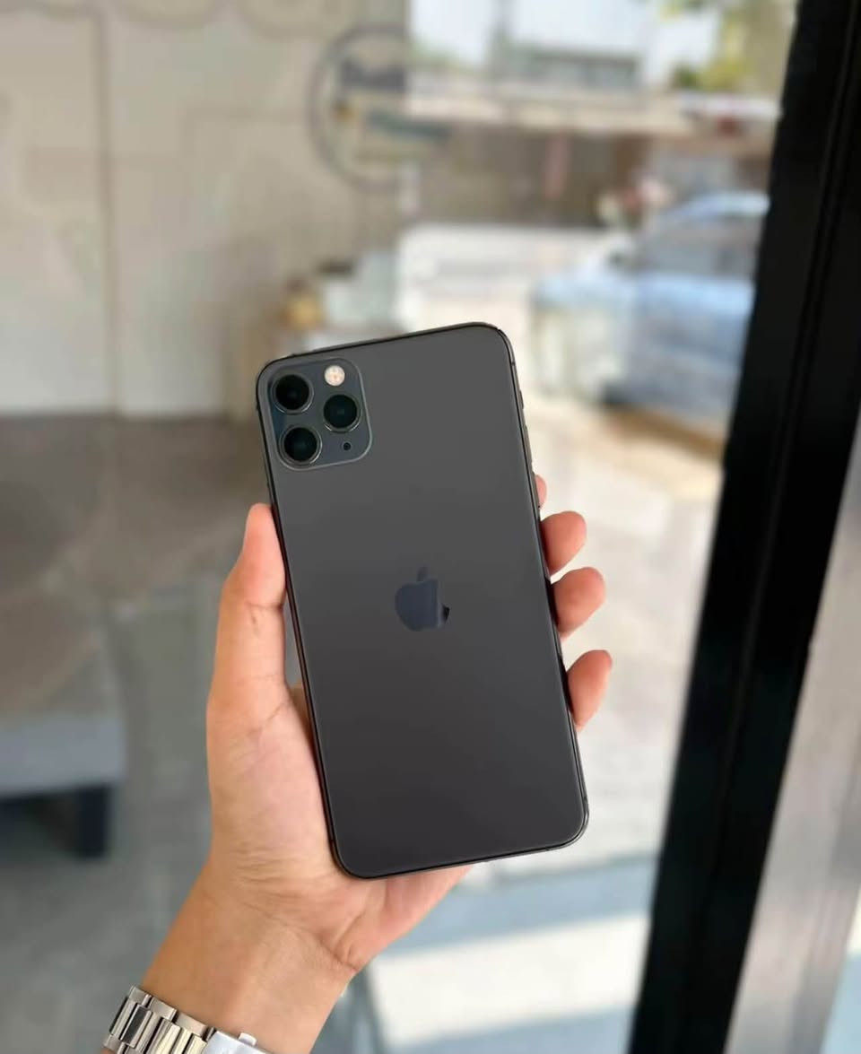 ايفون 11برو ماكس 📱 
مستبدل شاشه وبطاريه 
بصمه وجه شغاله 
ذاكره 512🤩
لون مميز. بسعر ال 11عادي✨ سعر🔥 🔥 
اتصال ***********
