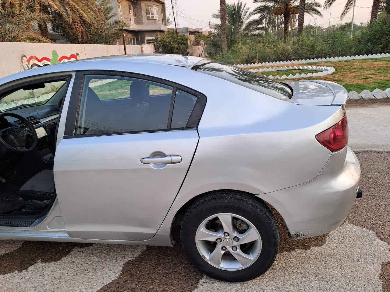 للبيع مازده زوم 3 سياره كير مكينه تبريد كفاله جدد مكينه 1600 موديل 2006 سياره نظيفه بشكل مصبوغه حزام اثار جراد مكاني ديالى بعقوبه   *********** سعر 55وبيها مجال💎🩶
