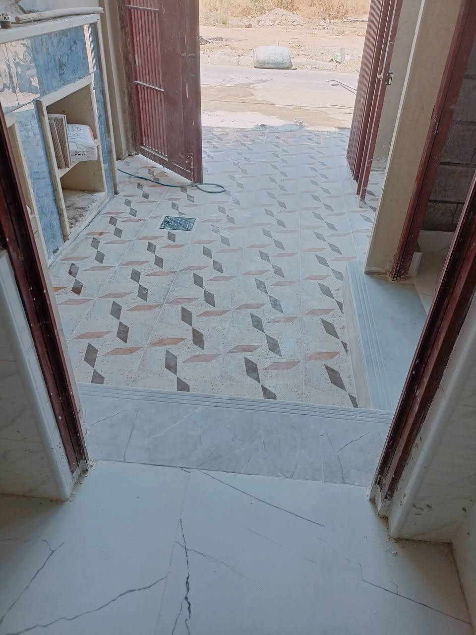 شغل أرضي • جدران • متفرغ