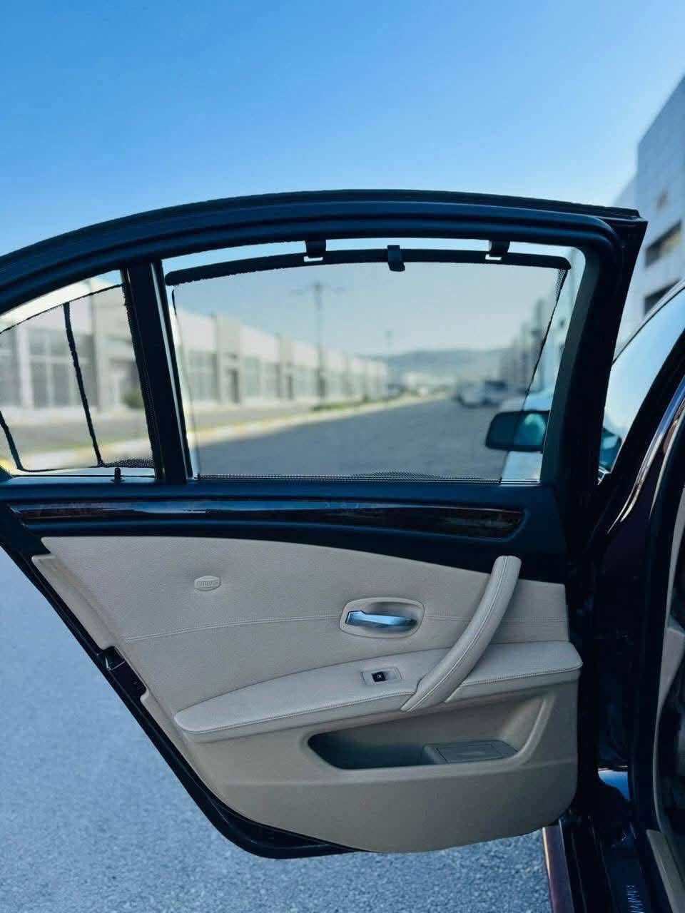 السلام عليكم 
BMW E60 530i 2008
السيارة خليجي
المواصفات
محرك نوزل قصير المرغوب
دركه ستيرن M
جنح خلفي M
دشبول حاملة اكواب
وياله ١٩ M تو سايز
 بردات أبواب + برده خلفية كهربائية 
فتحة سقفية
سي دي CD + اواكس + شاشة كار بلي بلادية
منظومة زنون لد عالي ناصي
حدادة الخلفية جيدة جداً
الحدادة الاماميه 80%
ماي زيتي اصلي 
تبريد قطعتين أمامي وخلفي 
السيارة نصبتها كلش حلوة وبعد احلا من الصور 
السعر 135 وبيها مجال للطيبين 
***********
مكان السيارة ديالى بعقوبة
