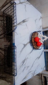 مرحبا عندي ميز طعام مرمر ابيض ورجليه ستيل ذهبي مابي اي ضرر والله سبب ا...