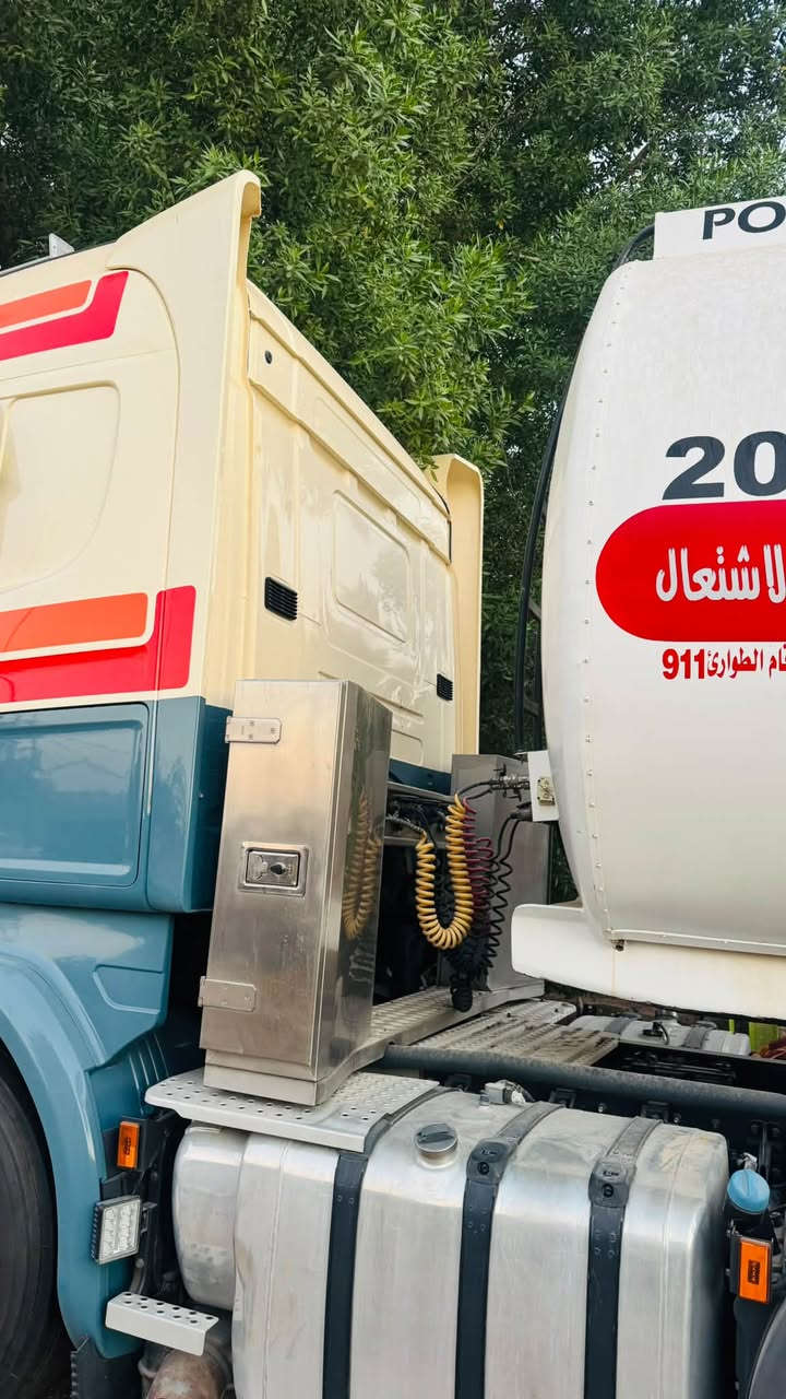 السلام عليكم 
سكانيا سنگل امامي دوار ستيرن ٢٠١٦ قماره هايلاين وسط 
حجم مكينتها ٤٥٠ سوبر عادي  ، تانكي بويلر 
مواصفات : 
كامره 
حساس 
هاڤ
صوبه
دبل سرير مناميه 
دبل صندوق قماره 
تخم تاير جديد راس وعربانه 
دبل تانكي گاز 

سياره جديده وما مشتغله الا القليل 
لسياره ماشيه ٧٠٠ الف 
سياره خير من الله ، مال جناي 
تانكي تسگام موصل براهيم نجم 
حمولة التانكي ٤٠ طن 
تكيال جديد 
لسياره جي بي اس + تصريح امني 
طوناج جديد 

الكاك ابو ٦ ياباني 
السعر 7 دفاتر ونص 
بيها مجال بسيط 
للاستفسار : ***********
