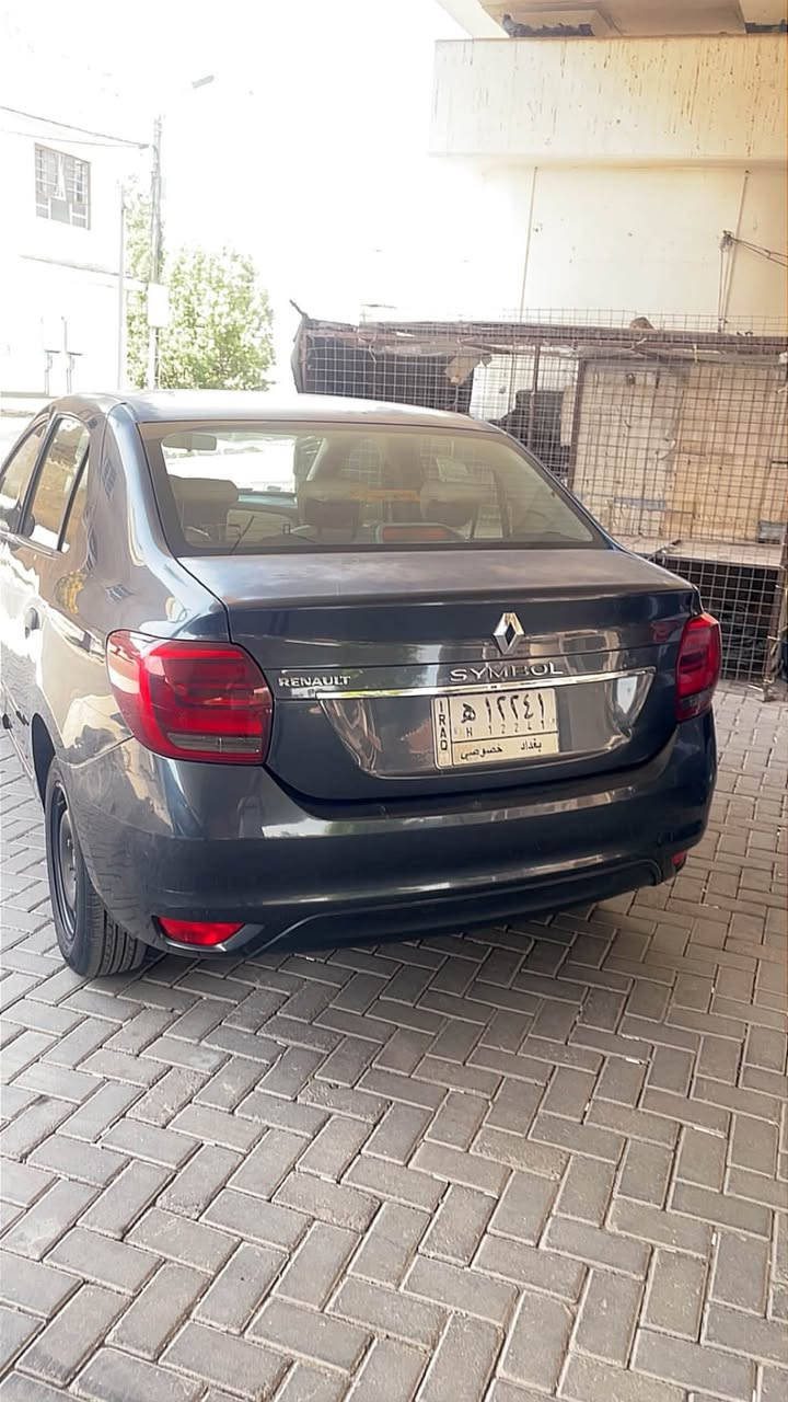 للبيع رينو سمبول ٢٠١٩ رقم بغداد حره سياره مابيها صبغ فقط بارد كير كفاله مكينه مبدلها جديد السعر٦٥ وبيها مجال ***********

