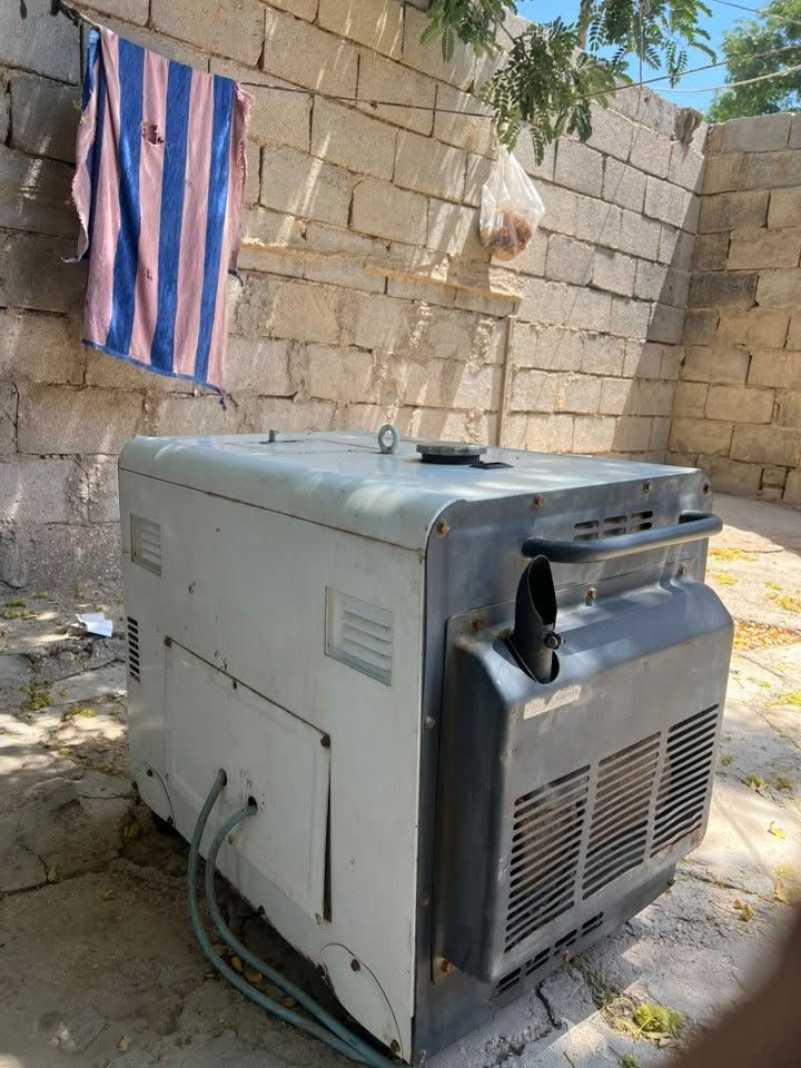 مولده كيمول للبيع مديل km7500t
بحاله الكفاله  المحرك (غير مفتوح)
القدره ٣٠ امبير
استعمال منزلي خفيف 
سلك الملف نحاس 100%
التبريد هوائي
مخرجين ac
ومخرج dc لشحن البطاريات
نظام التشغيل ستارتر (سلف)
السعر 999,000 الف عراقي
التواصل واتساب 
***********
