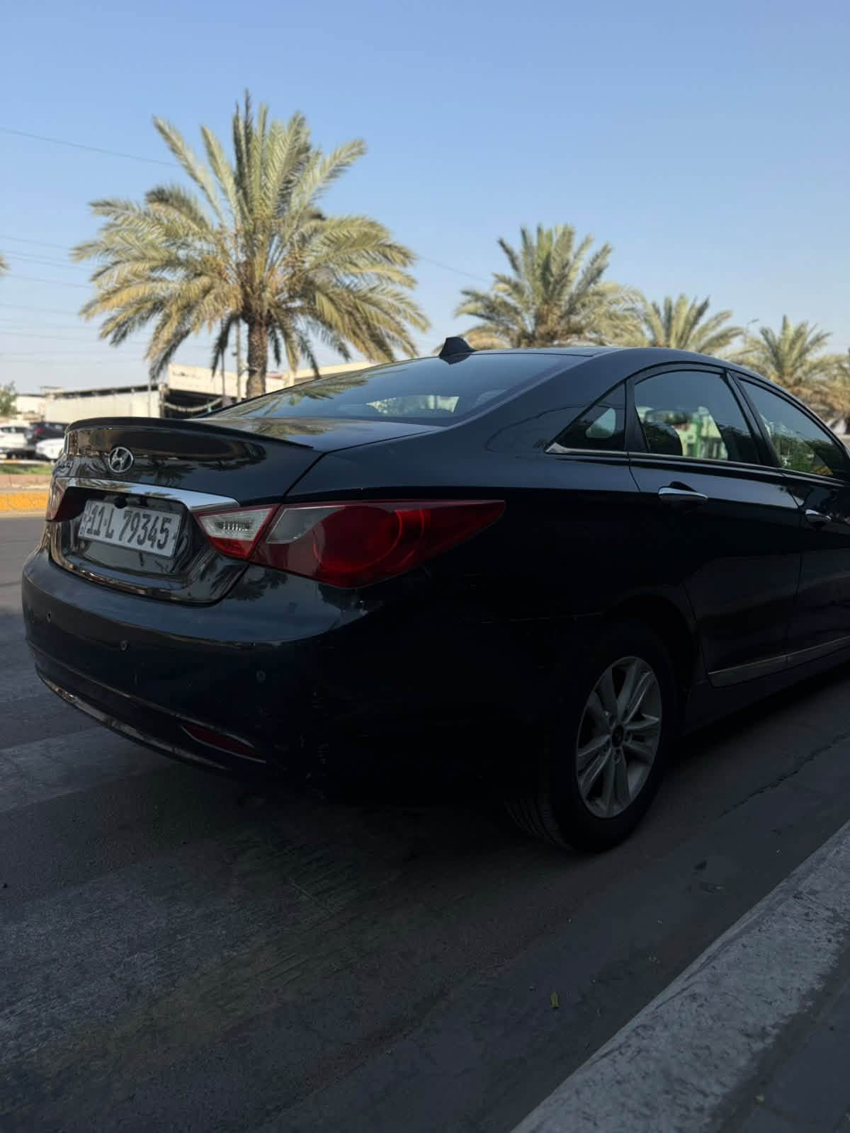 هونداي سوناتا وارد امريكي2011 محرك2400 بيهاصبغ بنيد وباب السايق  ويوجد جراد بسيط السعر79$  مكاني بغداد.     ‭. ***********  /***********
