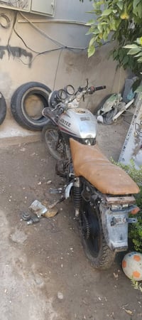 دراجه شغاله بها نواقص هواي عل وضعيتها ب٢٥٠ وبيها مجال اوراقها كامله اص...