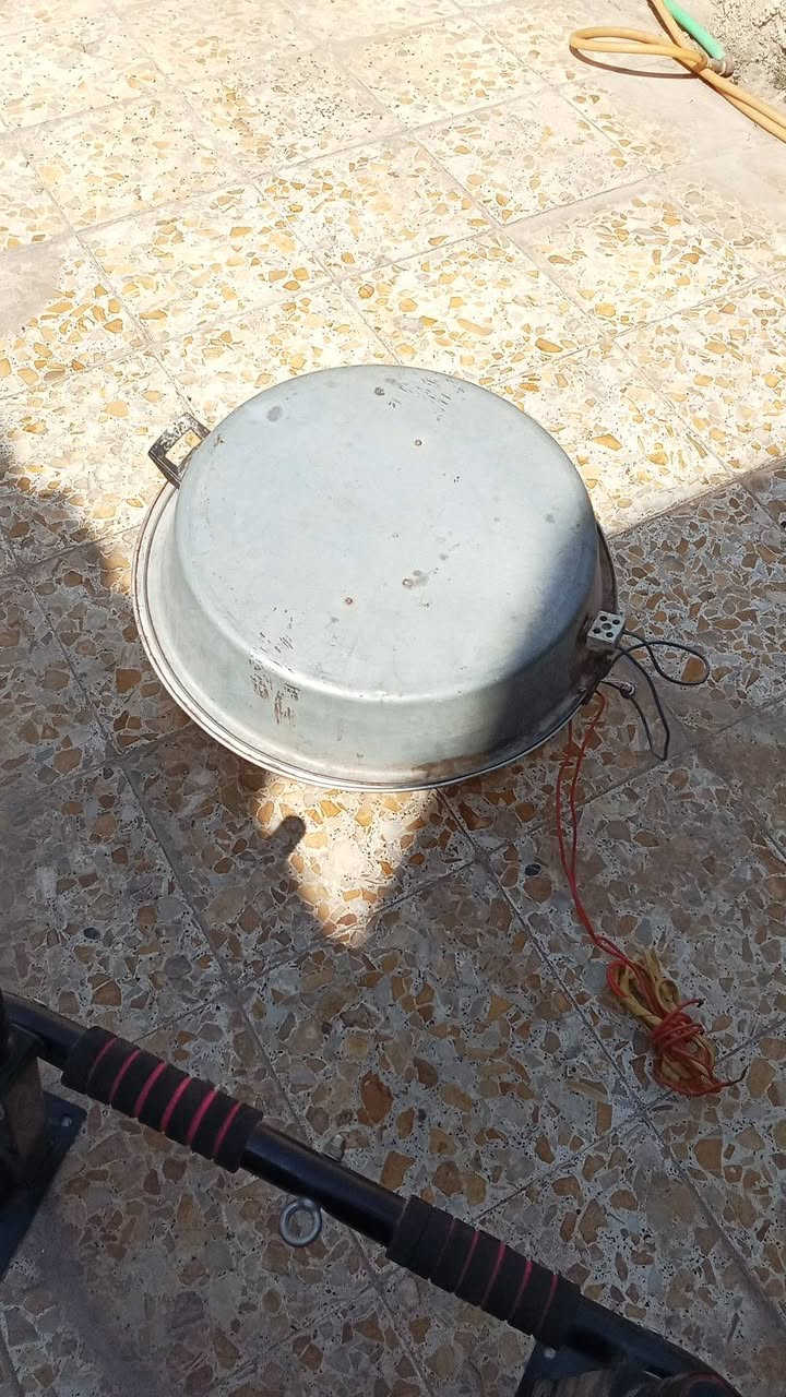 السلام عليكم..عندي غراض بيت للبيع كاونتر سنك( ٢٥الف) و ملحق و اجهاز....رياضية( ٢٥٠الف)  ميز جام اسود كامل مع حامل الشاشة ( ٢٥الف) و عقله رياضية ( ١٥ الف) و شفتات رياضة و دمبلص جدد ٧٥ الف و صوبة زيتية ١٥ الف و تنور كهربائي ١٥ الف @بلوجكتر إنارة ١٥ الف و نانو انترنيت شغال ٢٥ الف عدد رياضية ( ١٥ الف)  الحسينية بداية مسقط ( ***********) وتساب
