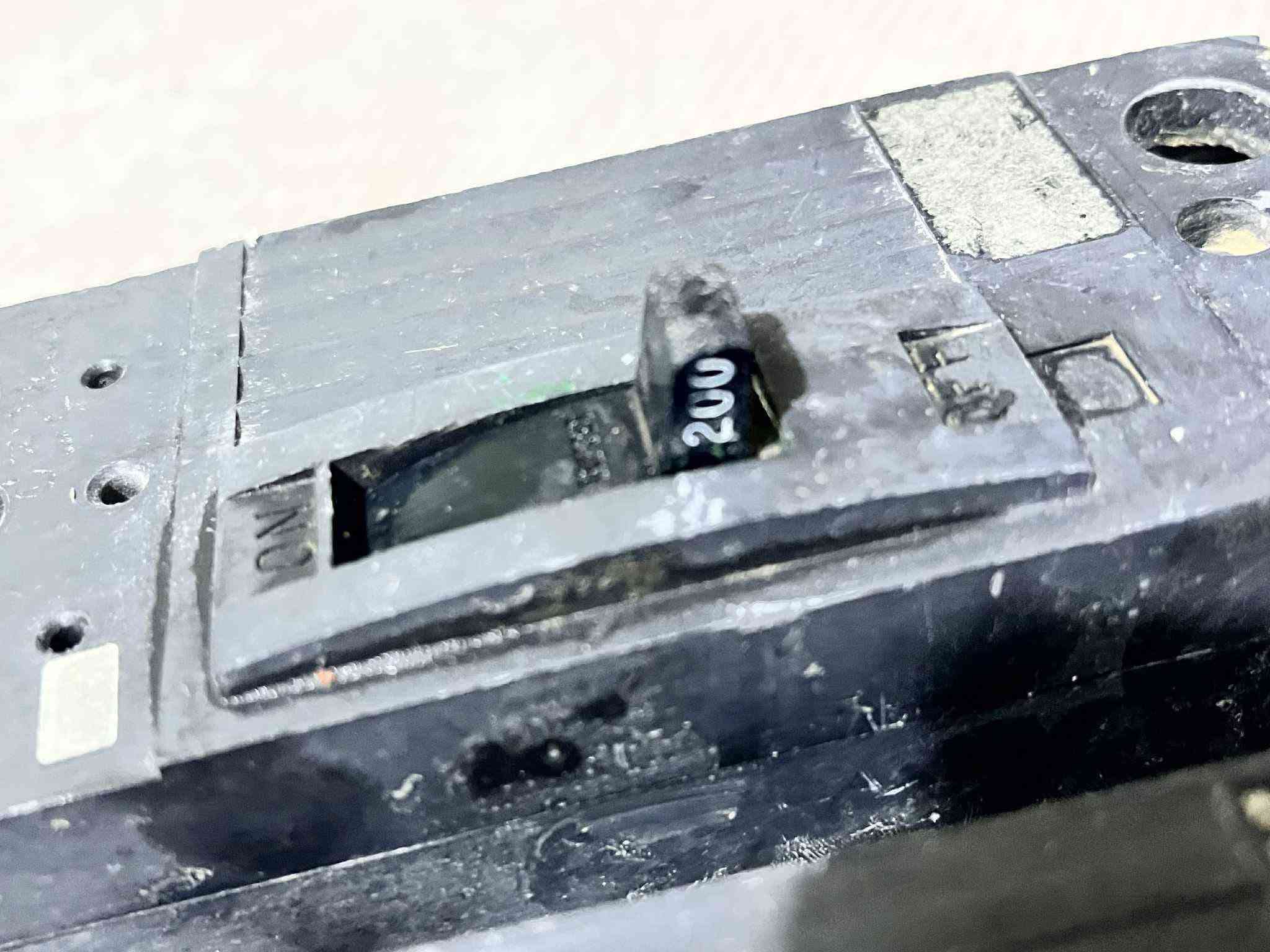 عندي غراض مال مولد
وكونتكتر ابو ١٨٠٠امبير أمريكي اصلي مامشتغل   وجهاز لقط 
وعندي ٦ابو ٢٠٠امبير ٦قواطع  هم اسود اليحب يتصل ع رقم 
مكاني كوت عندي تواصل حسب التفاق 

***********واتساب
